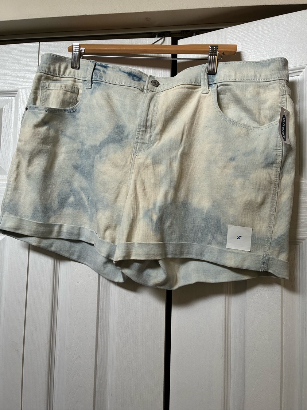 Old Navy Tie-Dye Denim Shorts in Light Blue & Cream, Size 18